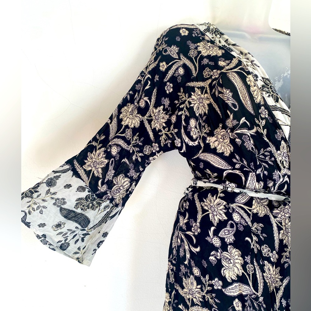 Vintage & So GLAM- Check Out Gorgeously Patterned & Embroidered Robe - Picture 4 of 12
